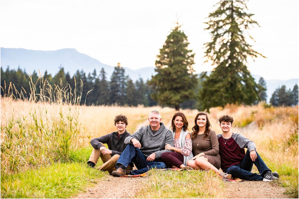 Mom and dad with older teenage children during Family Portraits in Cle Elum