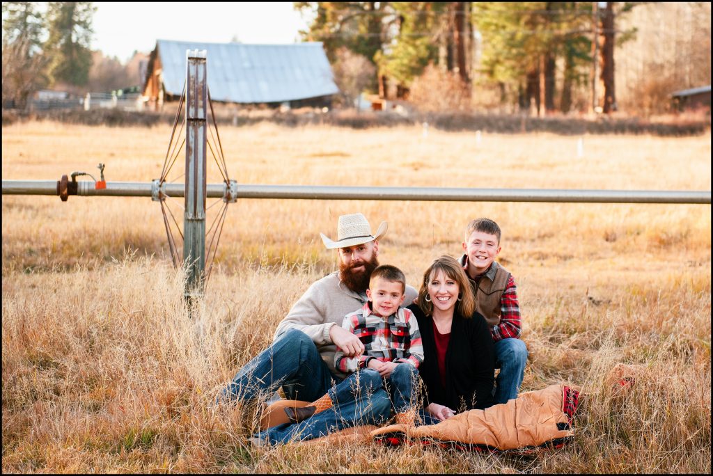 At-Home Family Photo Session with Lisa and Jared Bronkema in Cle Elum