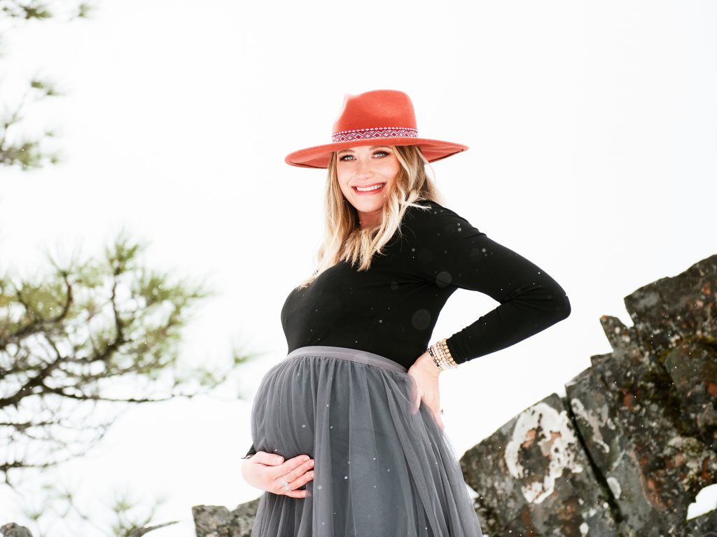 Maternity photo of young blonde woman posing near Cle Elum 