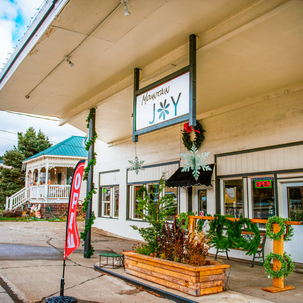Boutique store front with Christmas Decor in Cle Elum Washington