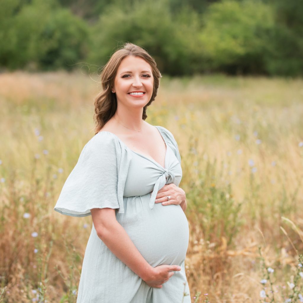 Suncadia maternity portraits outdoors