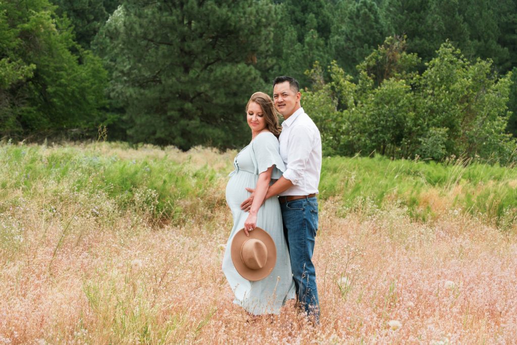 best photographer in Cle Elum for outdoor maternity photos