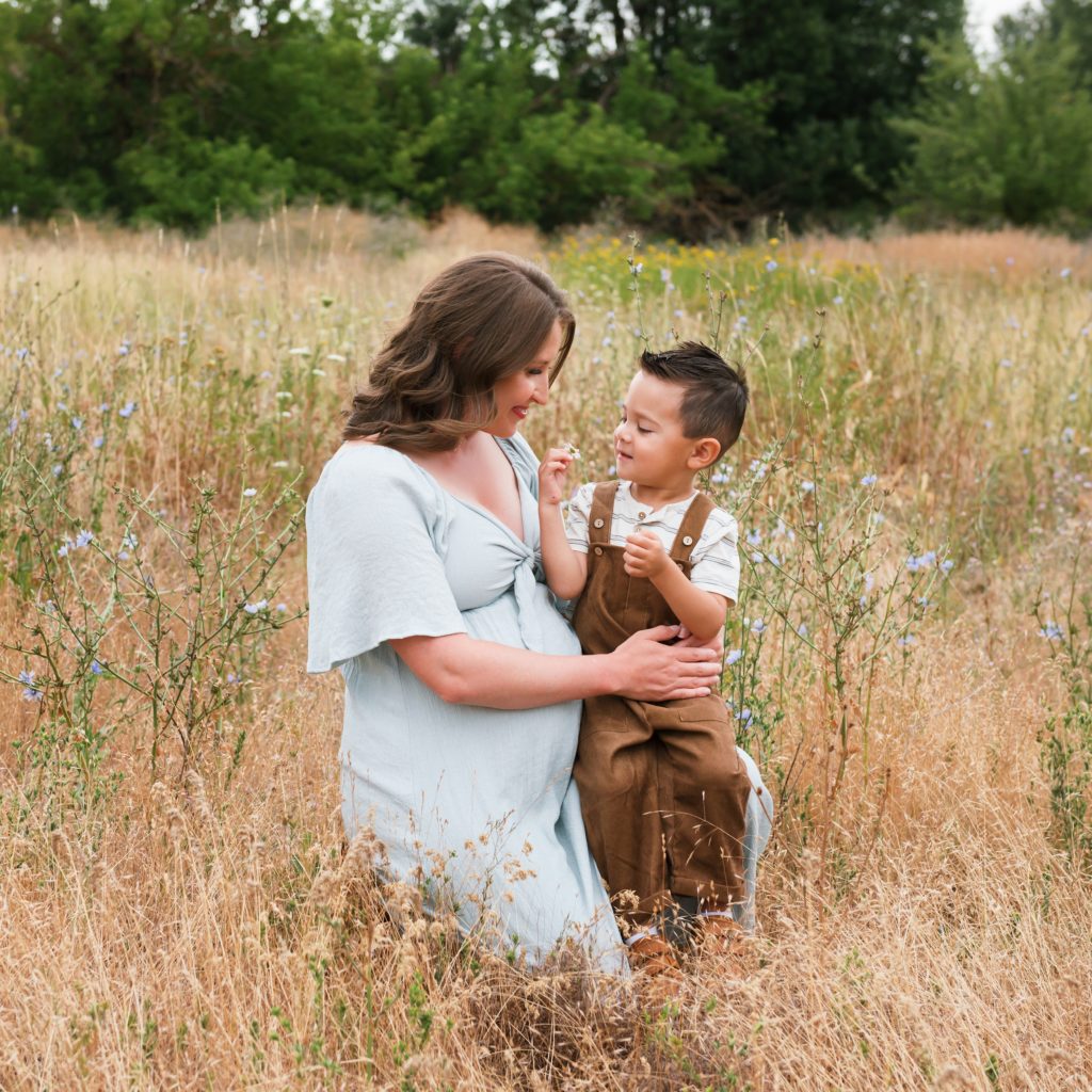 Cle Elum mom and son during maternity photoshoot