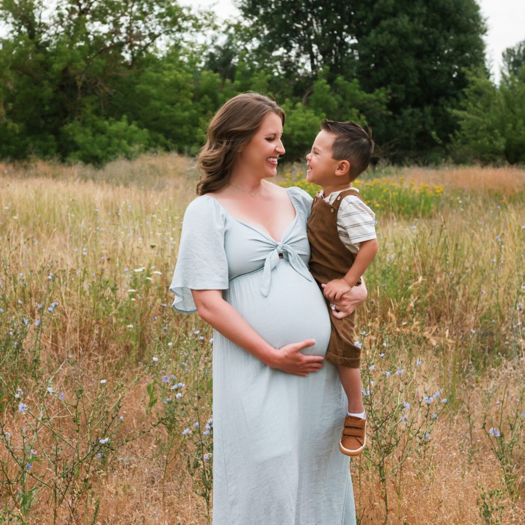 family maternity session outdoors Roslyn