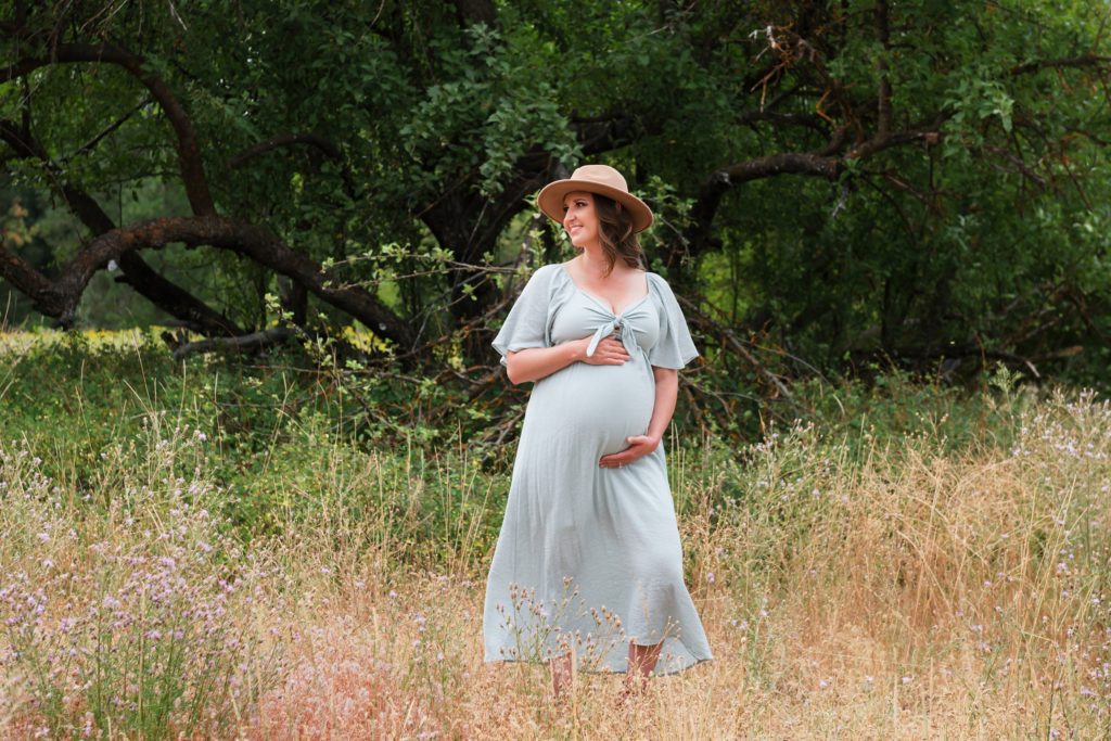 outdoor maternity session Roslyn WA